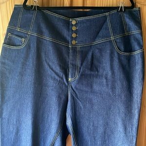High-waisted retro-style jeans
